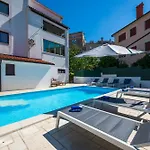 Moonvidal With Big Private Swimming Pool And Free Parking Apartmán *