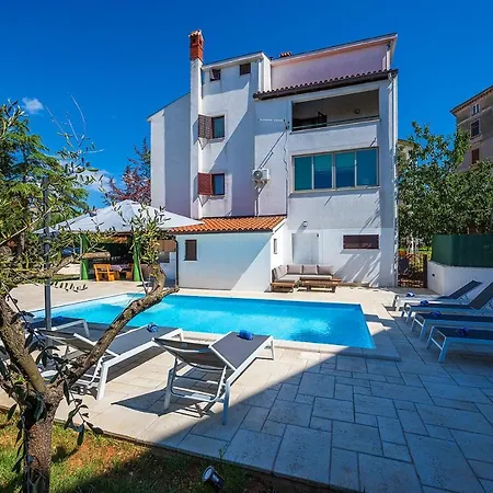 Big Swimming Pool Moonvidal Apartment Pula