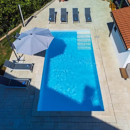 Moonvidal With Big Private Swimming Pool And Free Parking
