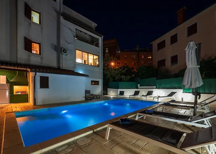 Lägenhet Big Private Swimming Pool Moonvidal Pula