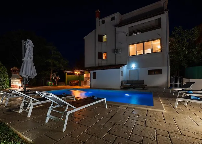 Lägenhet Big Private Swimming Pool Moonvidal Pula