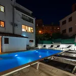 Moonvidal With Big Private Swimming Pool And Free Parking 公寓