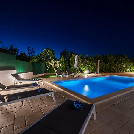 Moonvidal With Big Private Swimming Pool And Free Parking شقة