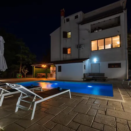 Moonvidal With Big Private Swimming Pool And Free Parking * بولا